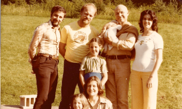 Top: Lou Campbell, Hovey Burgess, William Burdick, and Laura Campbell.
Bottom: Judy Burgess with Lisa & Lucette Campbell.
From the author's collection.